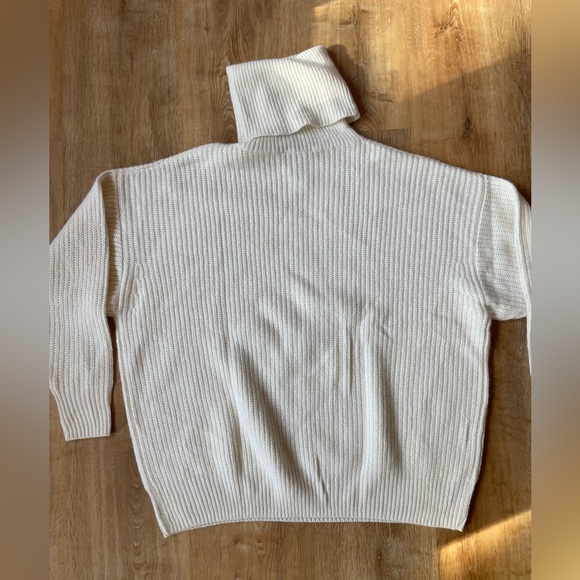 NWT Autumn Cashmere Oversized Turtleneck in WHITE - Picture 9 of 13